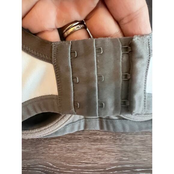 Natori Sports Bra White size 32D Adjustable Straps Under wire - Picture 4 of 9